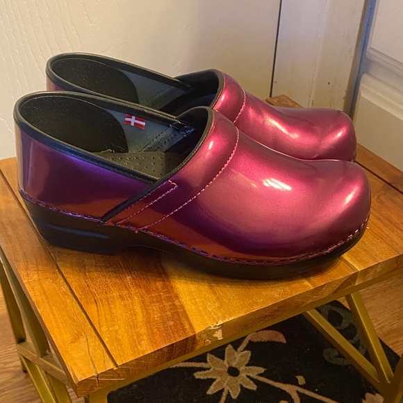 Sanita Shimmering Pink Clogs - Picture 2 of 9